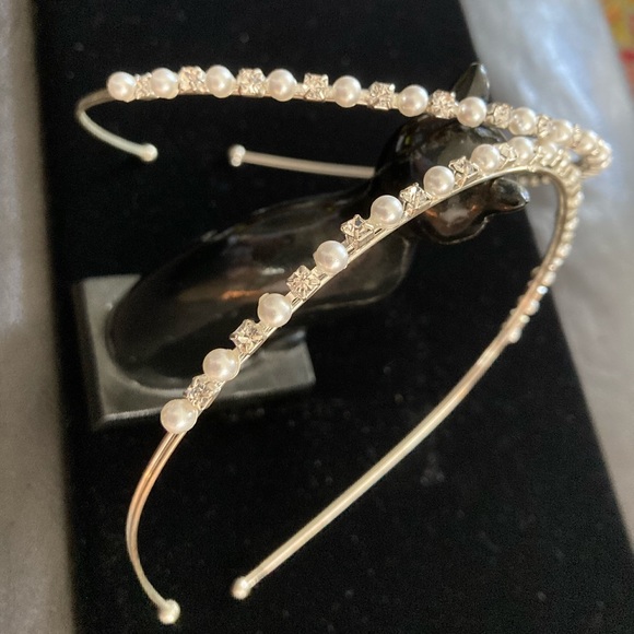 Pearl & Bling headband set in silver tone metal Round ball ends for ease of wear - Picture 4 of 6